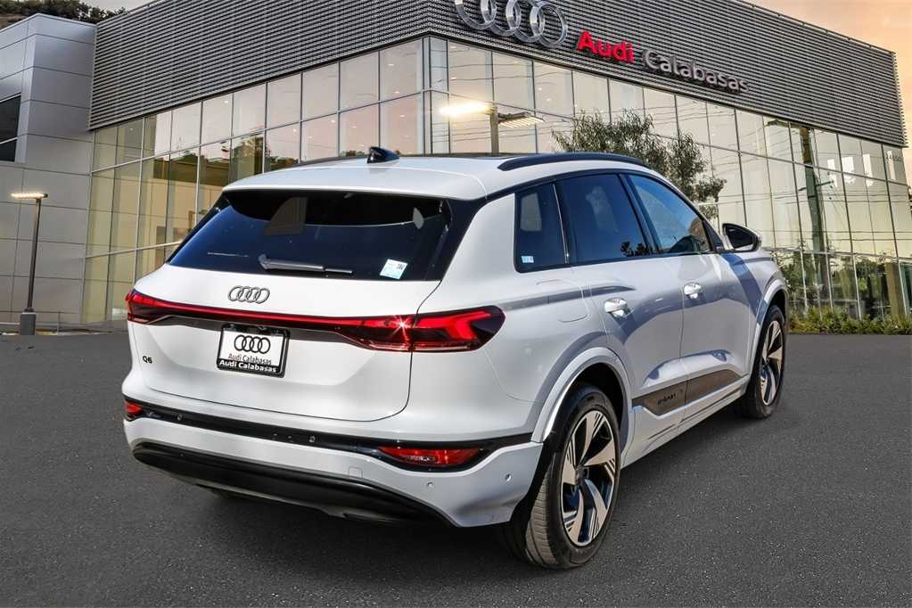 Thumbnail: 2025 Audi Q6 e-tron - 4