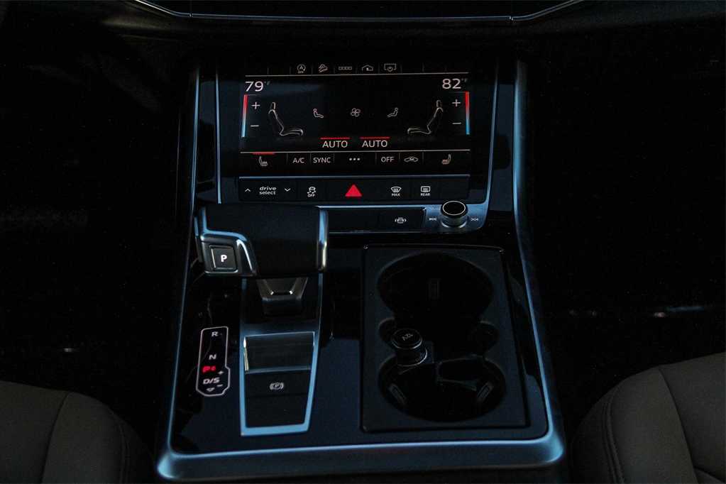 Thumbnail: 2023 Audi Q7 - 10