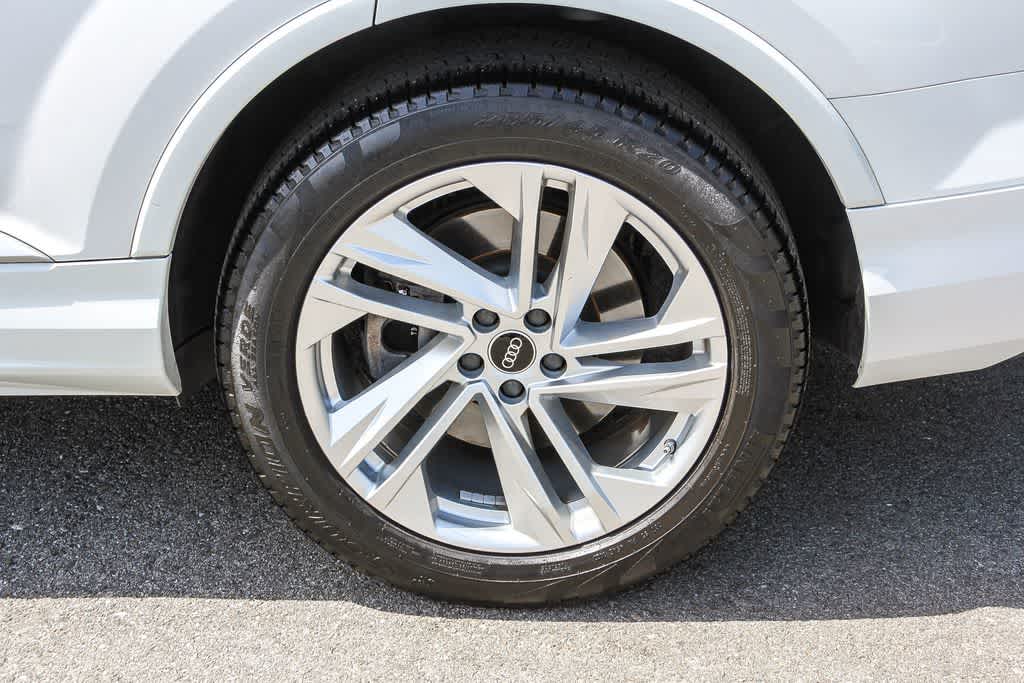 Thumbnail: 2023 Audi Q7 - 10