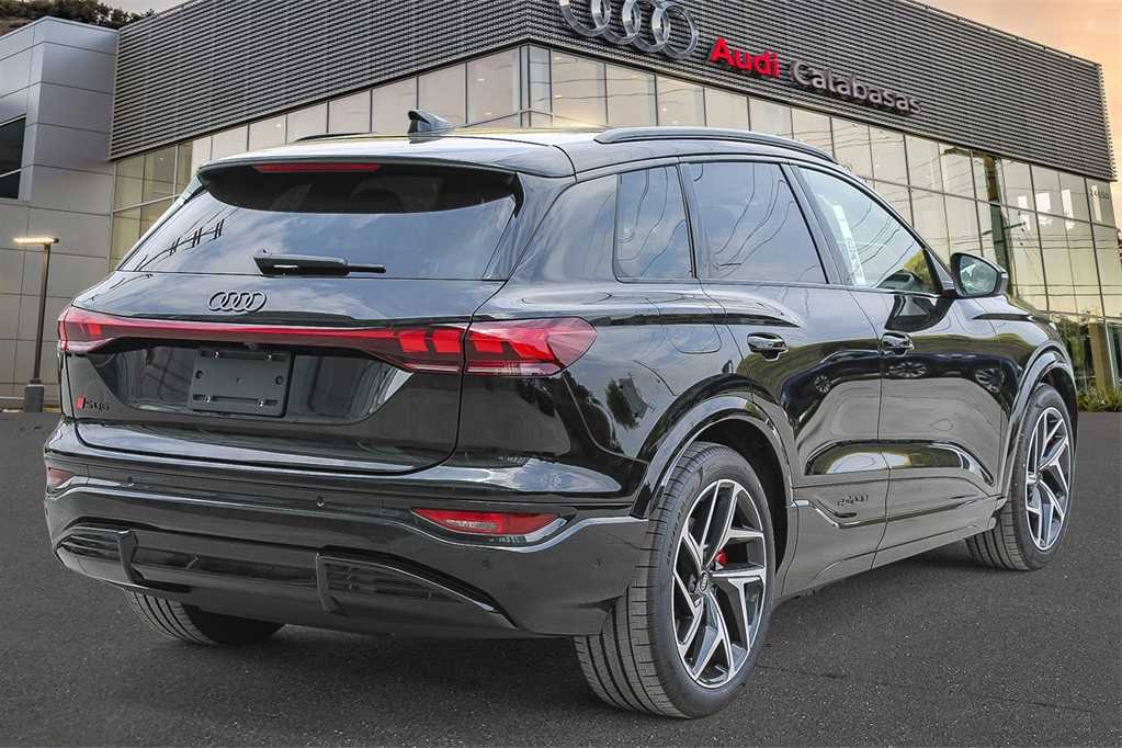 Thumbnail: 2025 Audi SQ6 e-tron - 4