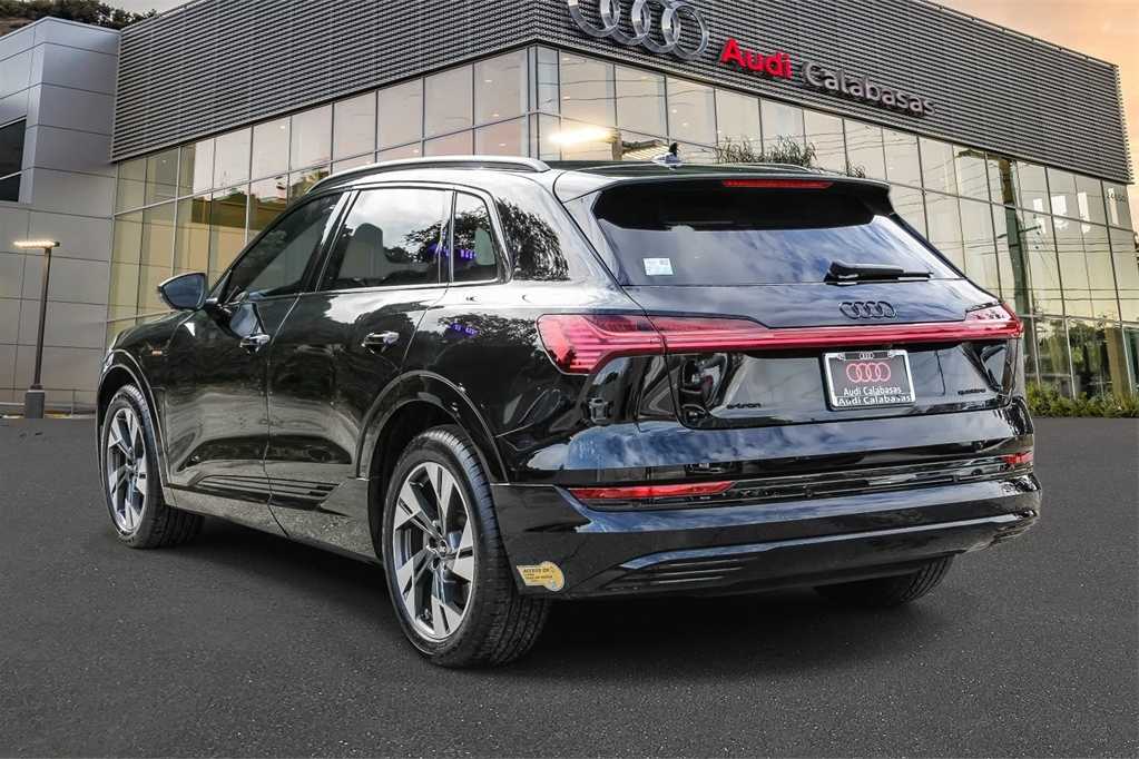 Thumbnail: 2022 Audi e-tron - 2