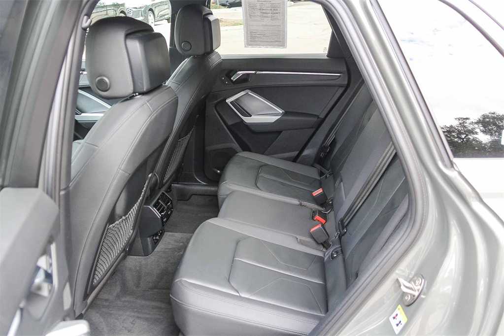 Thumbnail: 2021 Audi Q3 - 16