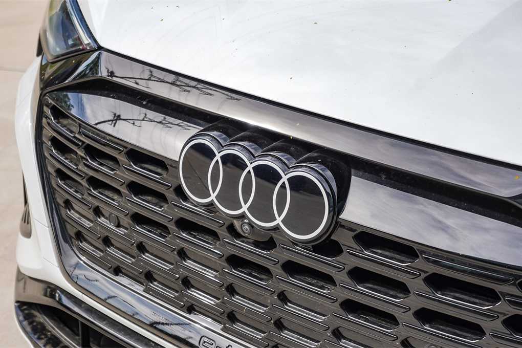 Thumbnail: 2024 Audi SQ8 e-tron - 9