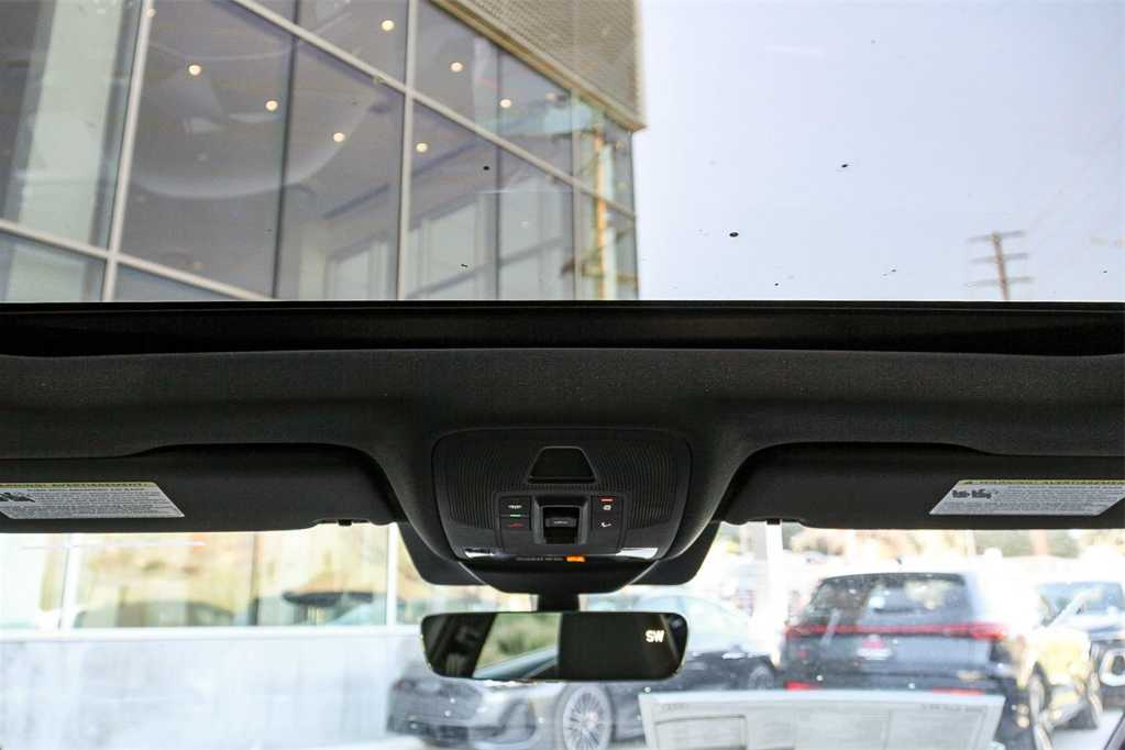 Thumbnail: 2025 Audi SQ5 - 12