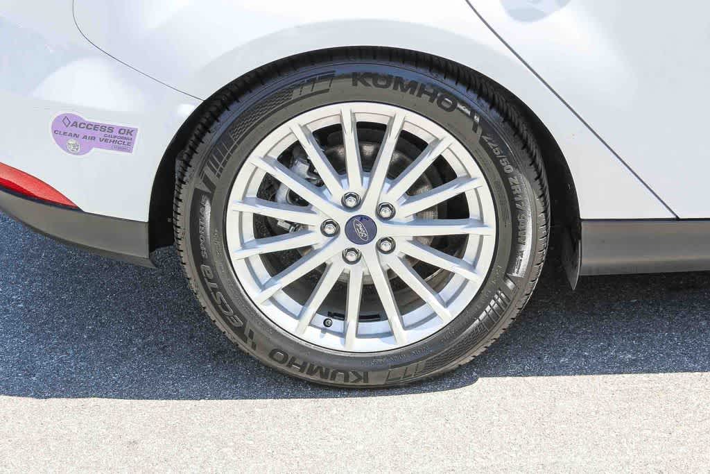 Thumbnail: 2017 Ford Focus - 10