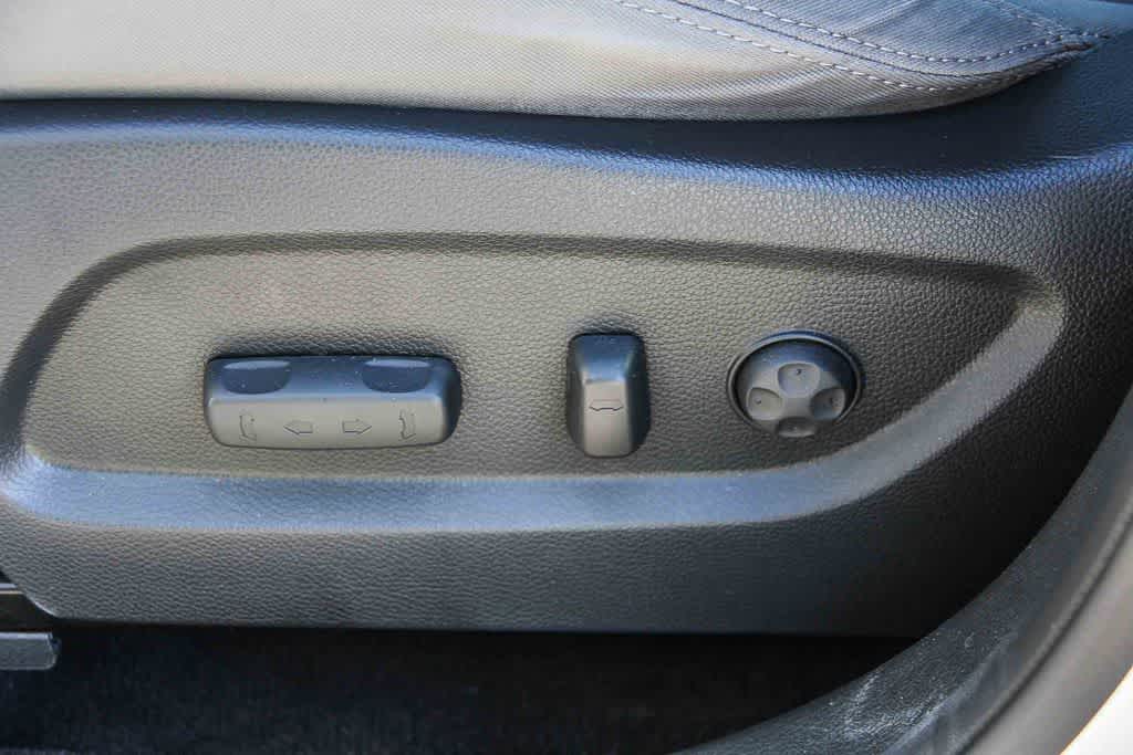 Thumbnail: 2017 Hyundai Santa Fe - 18