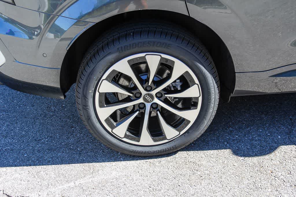 Thumbnail: 2026 Audi Q3 - 10