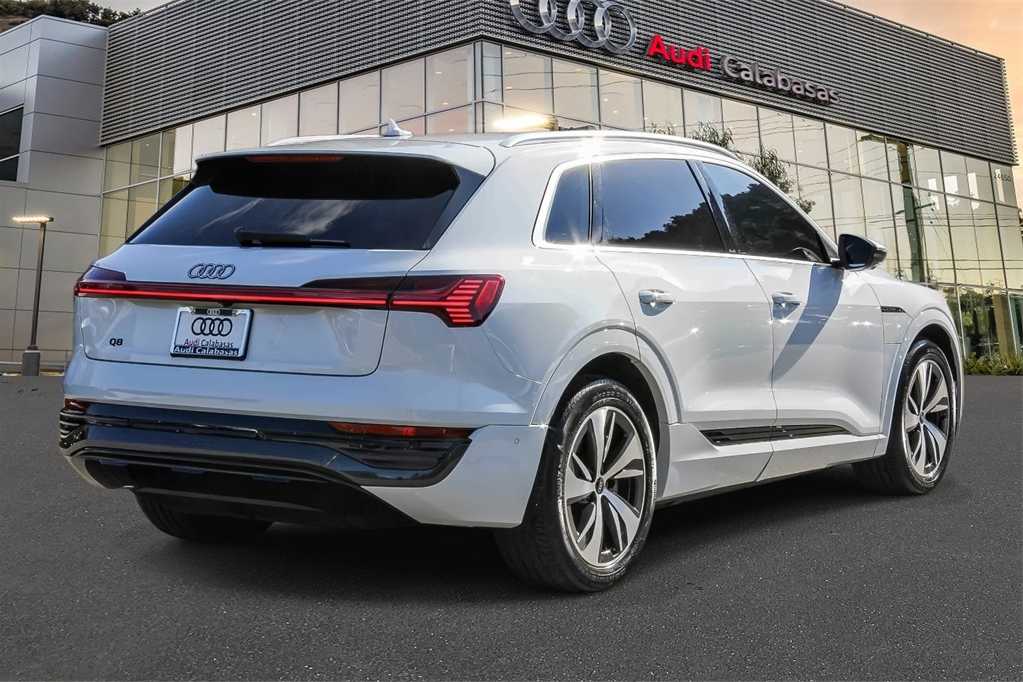 Thumbnail: 2024 Audi Q8 e-tron - 4