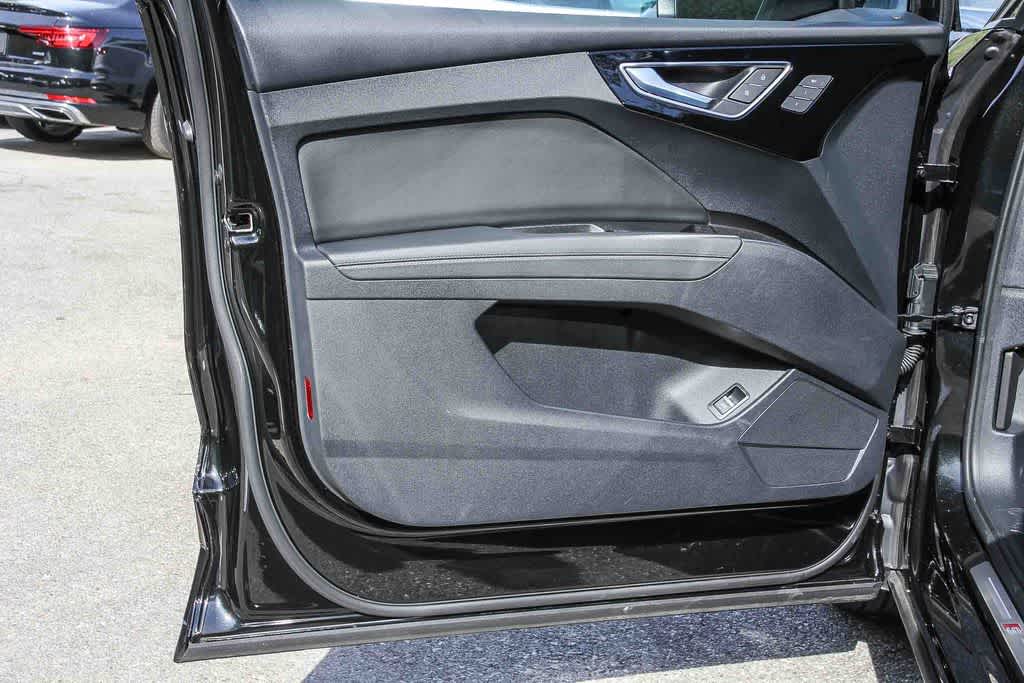 Thumbnail: 2025 Audi Q4 e-tron - 22