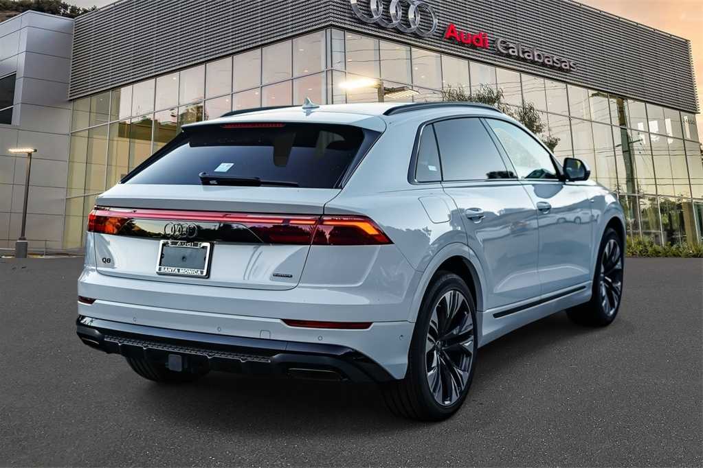Thumbnail: 2026 Audi Q8 - 4