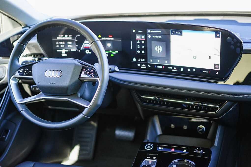 Thumbnail: 2025 Audi e-tron S - 12