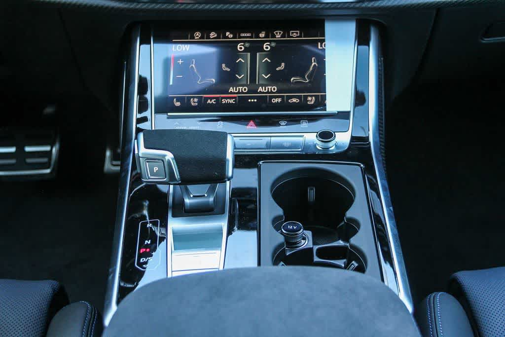 Thumbnail: 2026 Audi RS Q8 - 13