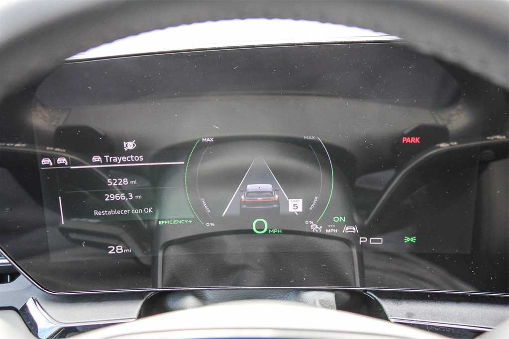 Thumbnail: 2025 Audi Q6 e-tron - 23