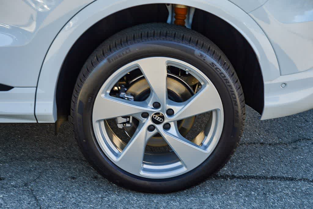 Thumbnail: 2025 Audi Q5 - 11