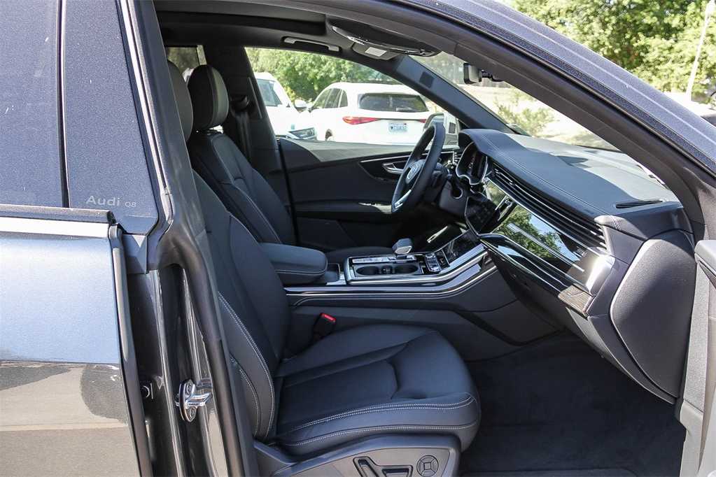 Thumbnail: 2026 Audi Q8 - 18