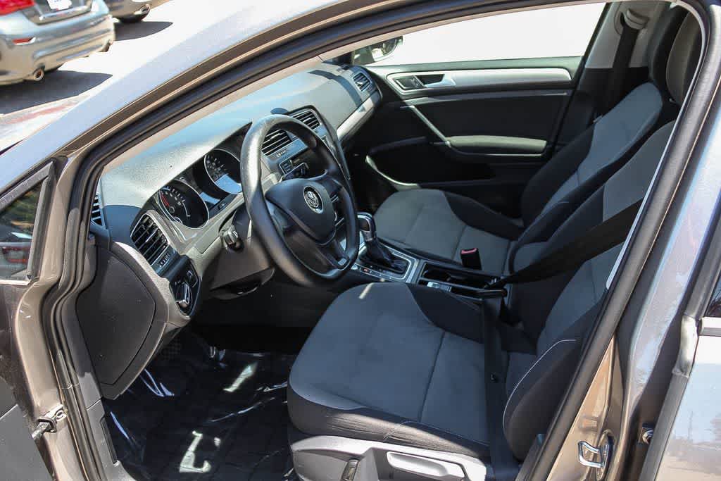 Thumbnail: 2015 Volkswagen e-Golf - 18