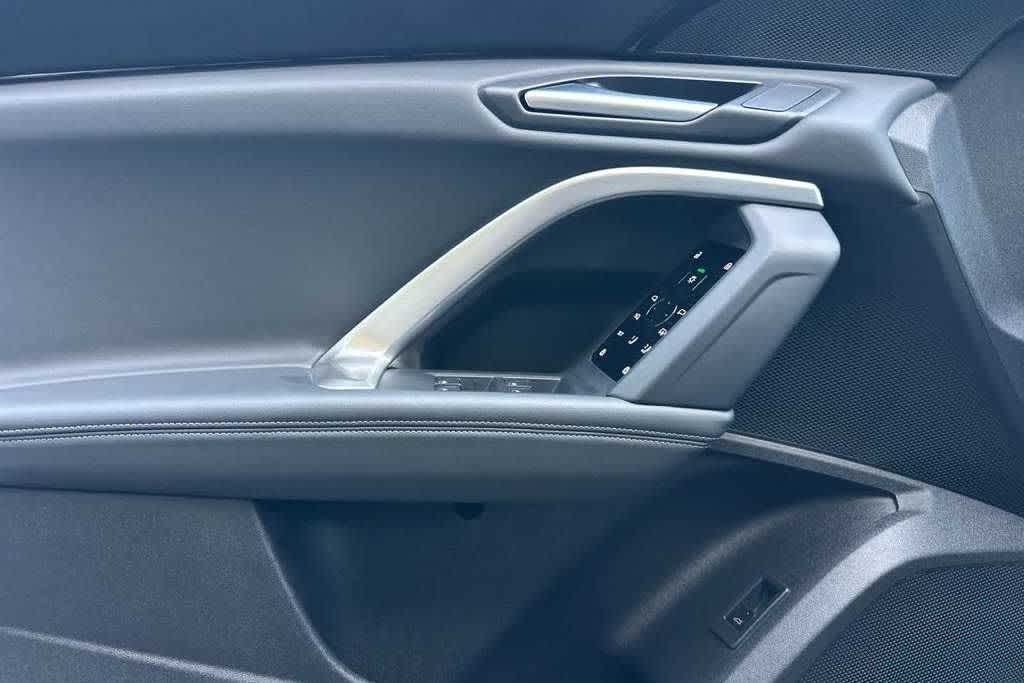 Thumbnail: 2025 Audi Q5 - 12