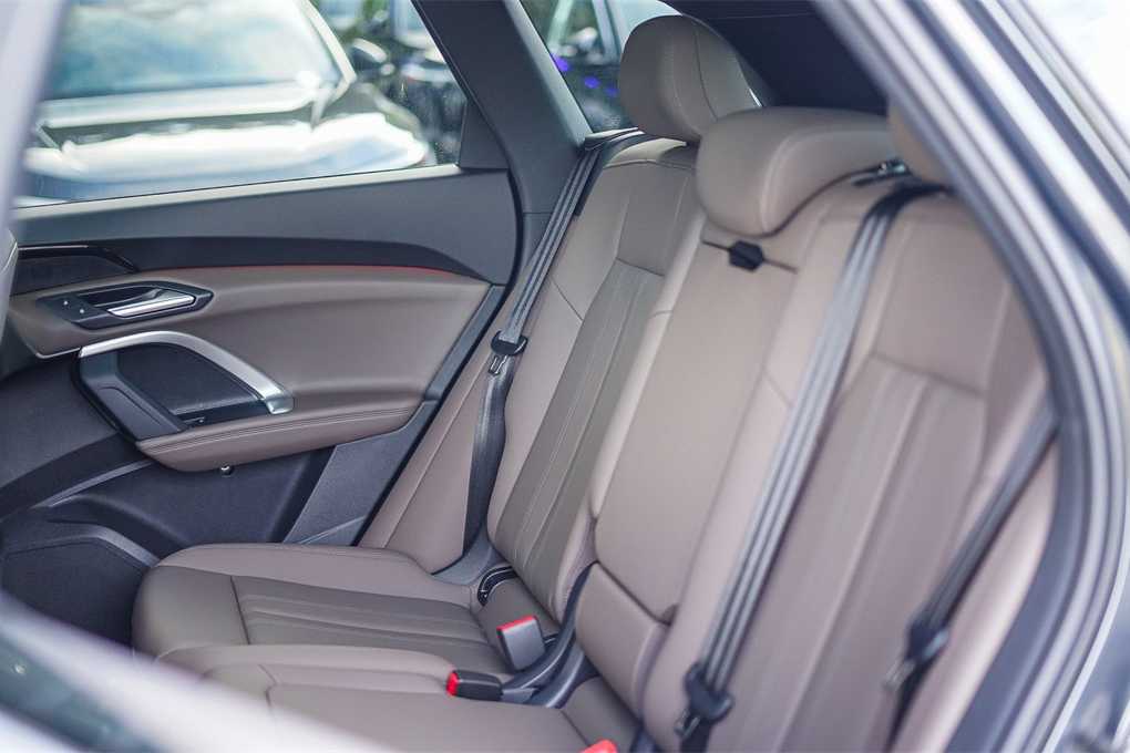 Thumbnail: 2025 Audi Q5 - 22