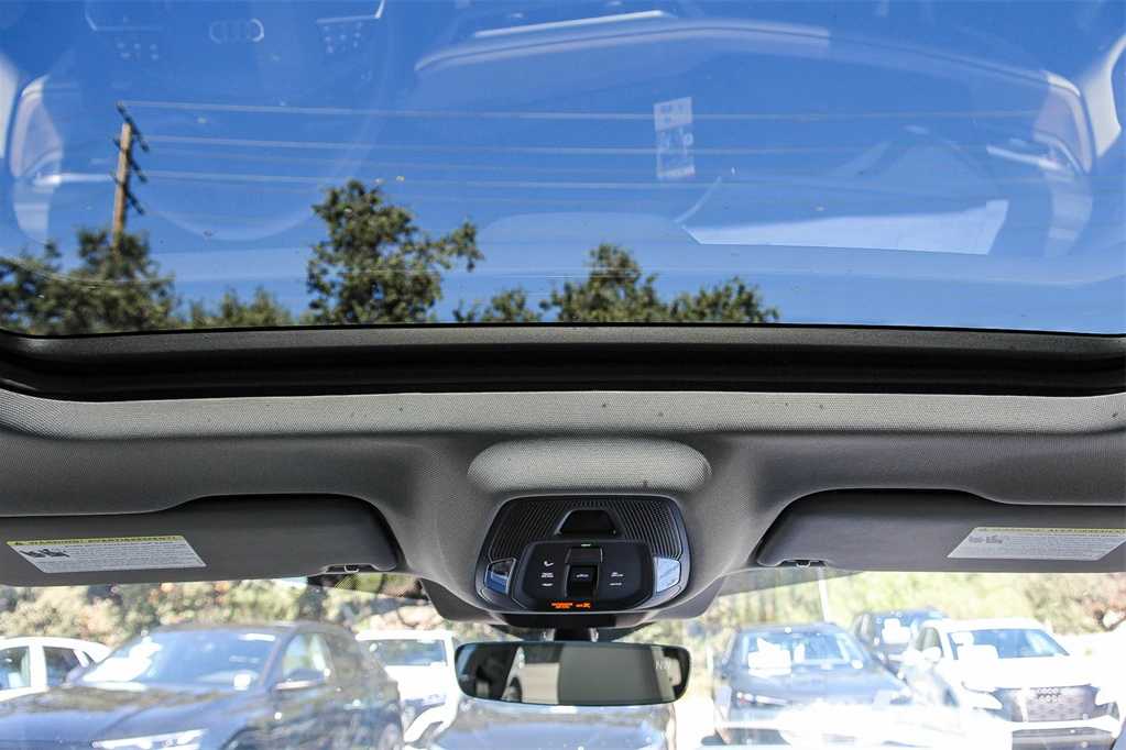 Thumbnail: 2025 Audi Q5 - 12