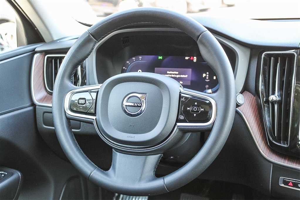 Thumbnail: 2023 Volvo XC60 - 15