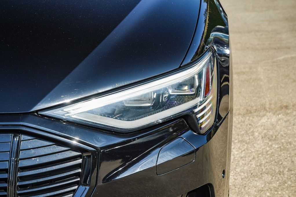 Thumbnail: 2022 Audi e-tron - 8