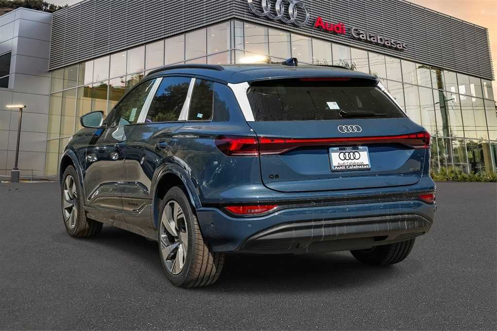 Thumbnail: 2025 Audi Q6 e-tron - 6