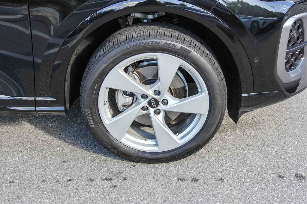 Thumbnail: 2025 Audi Q5 - 9