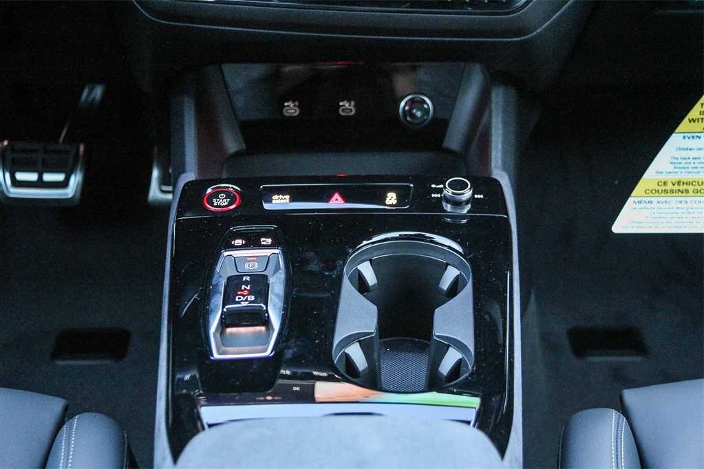 Thumbnail: 2025 Audi e-tron S - 14