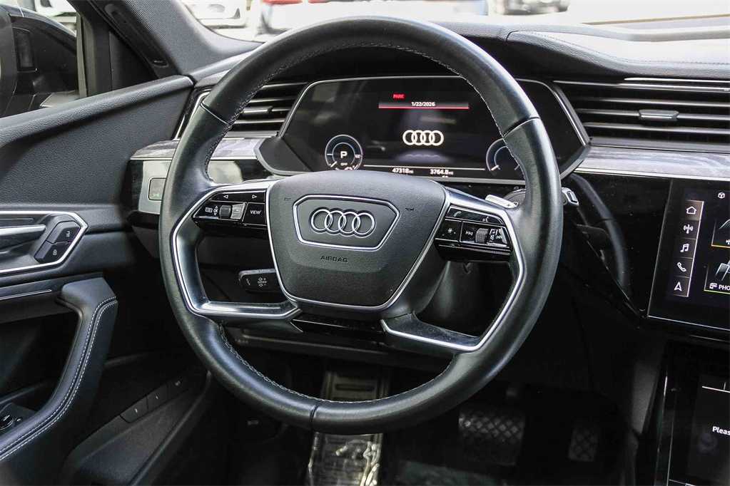 Thumbnail: 2022 Audi e-tron - 16