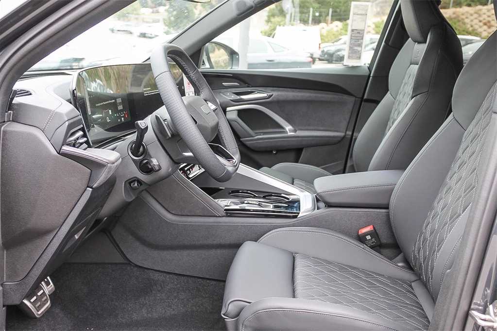 Thumbnail: 2025 Audi SQ5 - 20