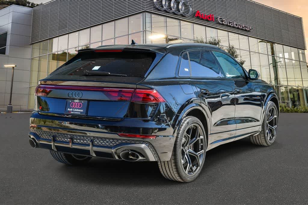 Thumbnail: 2026 Audi RS Q8 - 4
