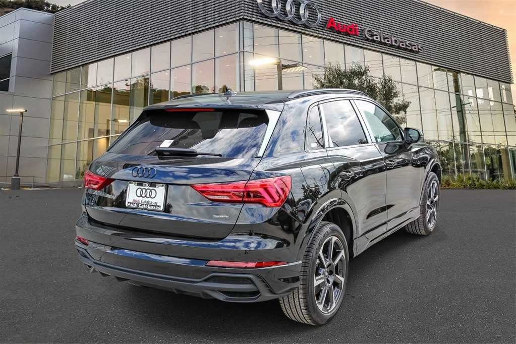 Thumbnail: 2025 Audi Q3 - 4