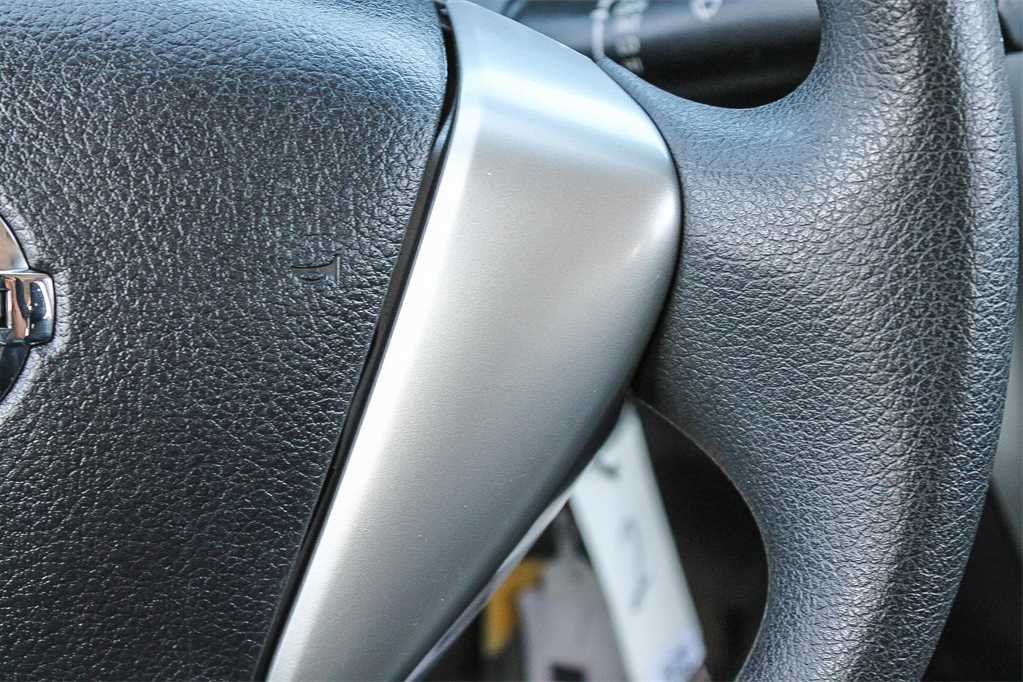 Thumbnail: 2015 Nissan Versa Note - 17