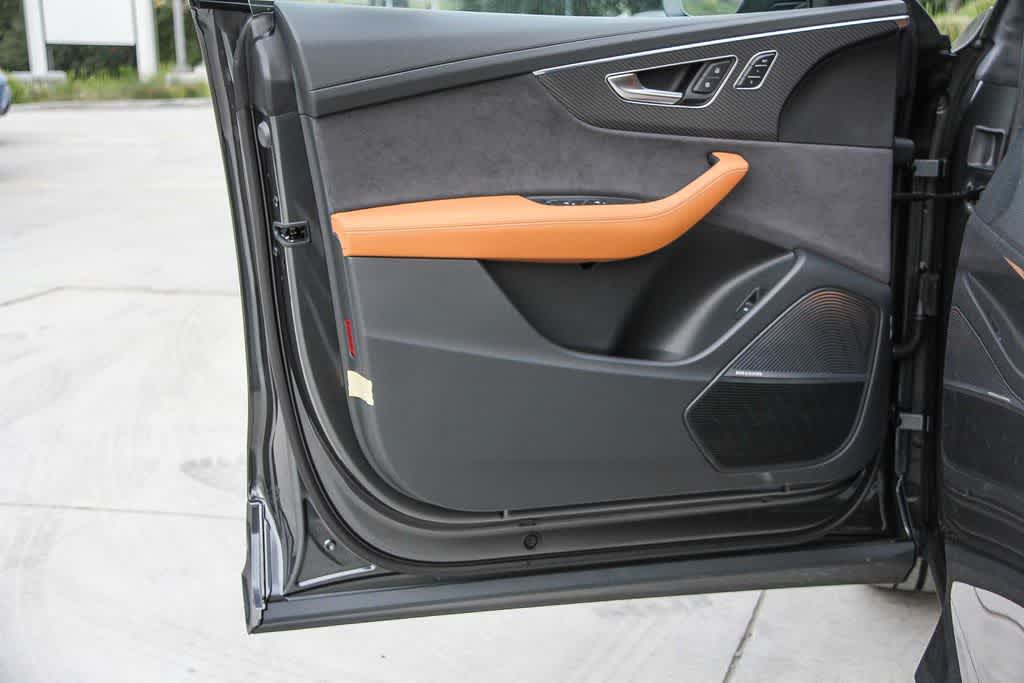 Thumbnail: 2026 Audi RS Q8 - 22