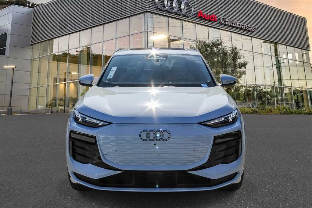 Thumbnail: 2025 Audi Q6 e-tron - 6