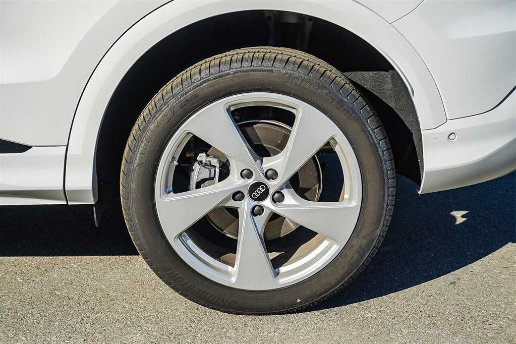 Thumbnail: 2025 Audi Q5 - 11