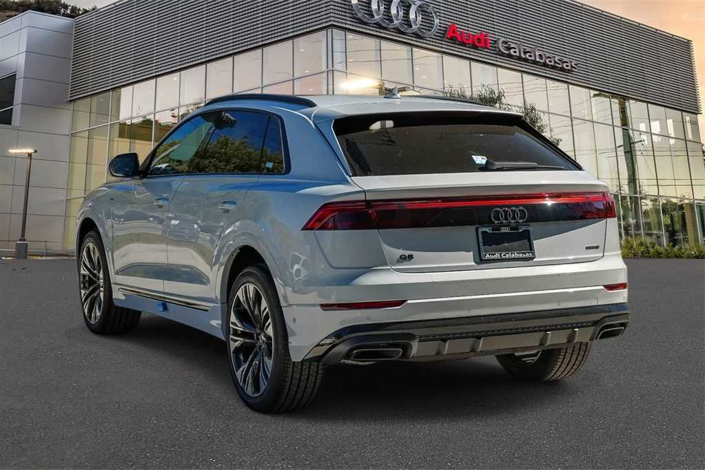 Thumbnail: 2025 Audi Q8 - 6