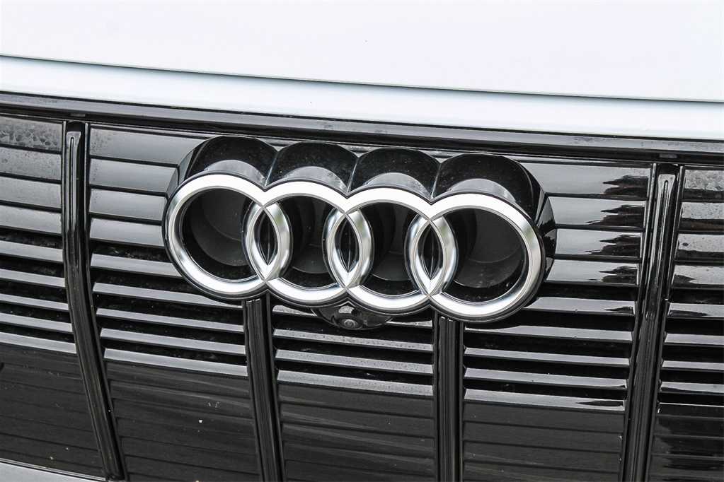 Thumbnail: 2022 Audi e-tron - 9
