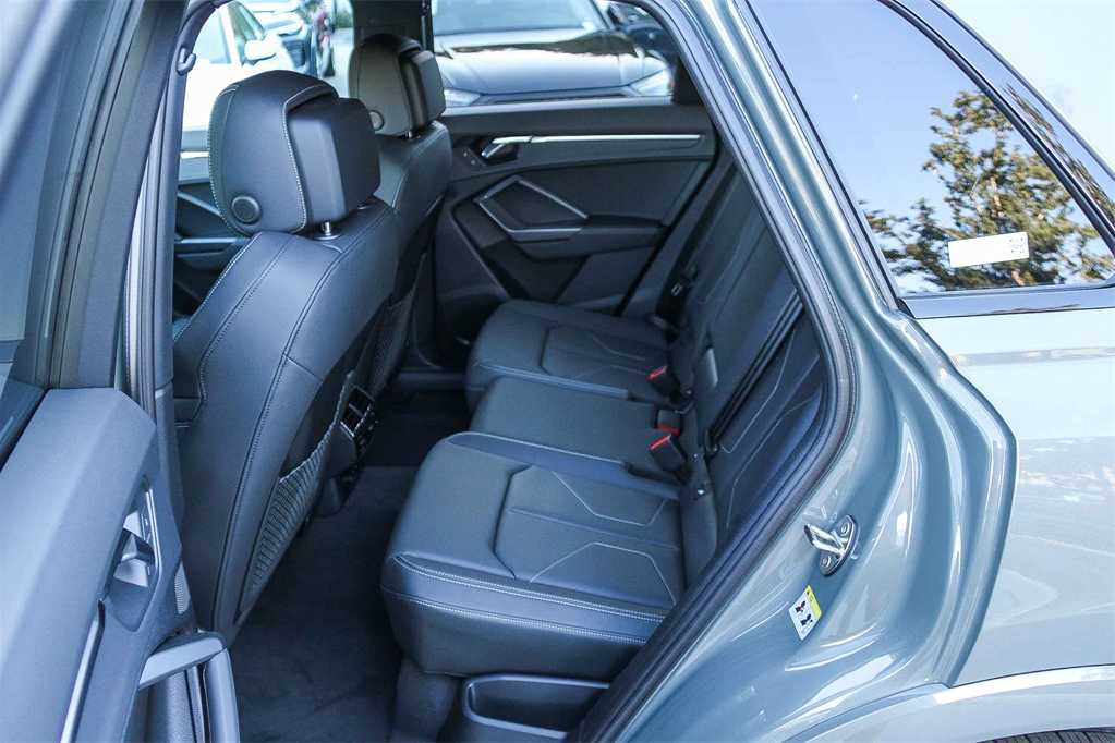 Thumbnail: 2025 Audi Q3 - 17