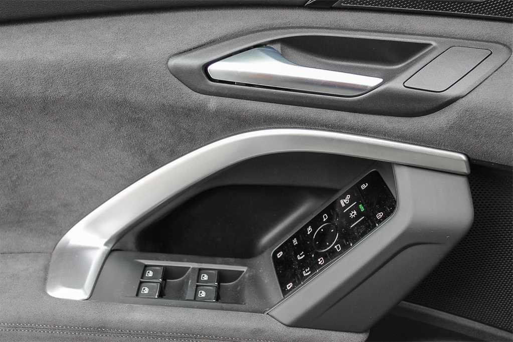 Thumbnail: 2025 Audi SQ5 - 23