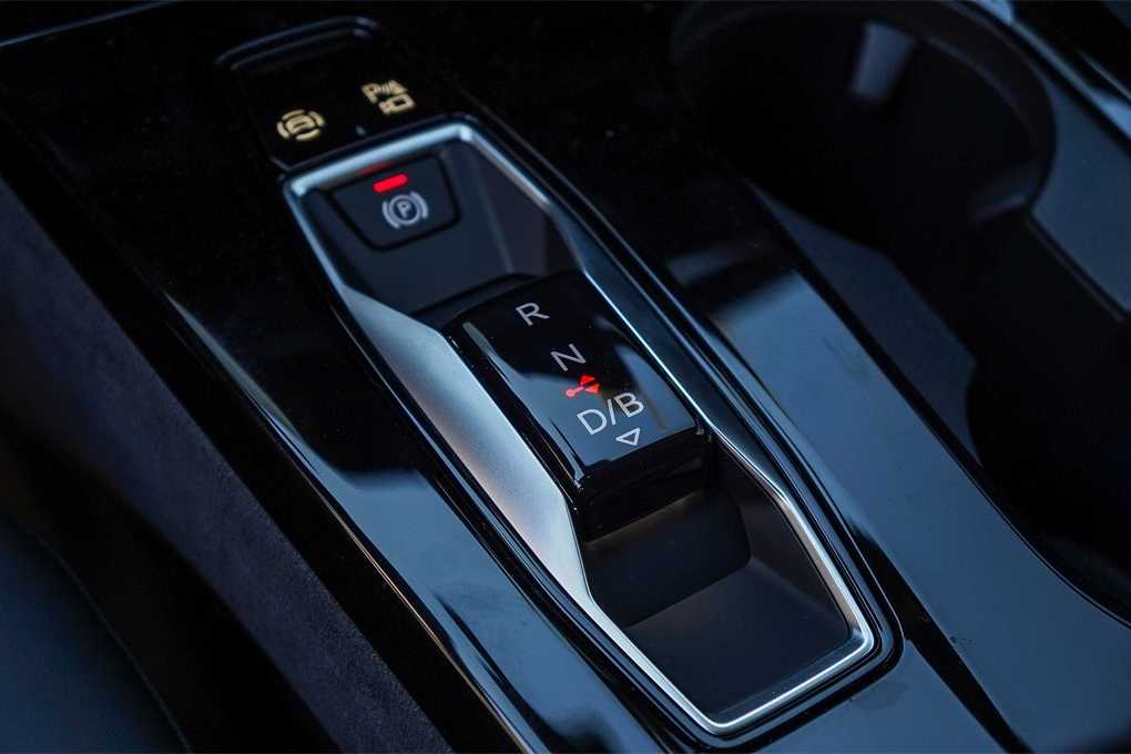 Thumbnail: 2025 Audi SQ6 e-tron - 21