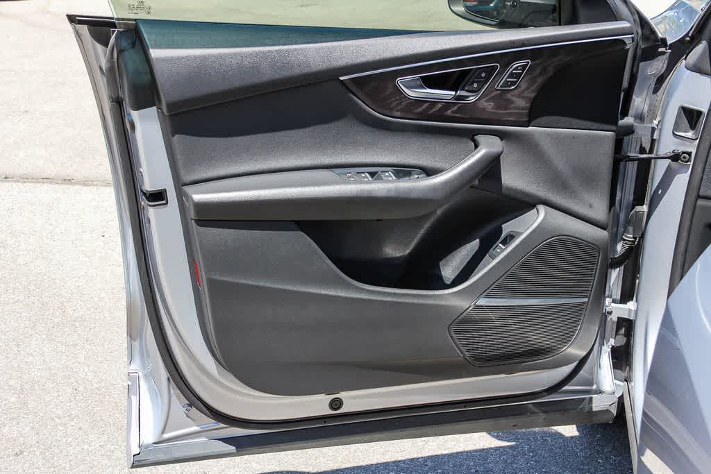 Thumbnail: 2021 Audi Q8 - 21