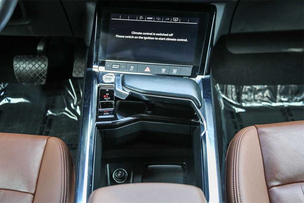 Thumbnail: 2022 Audi e-tron - 14