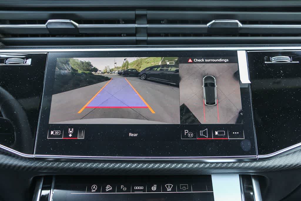 Thumbnail: 2026 Audi RS Q8 - 23