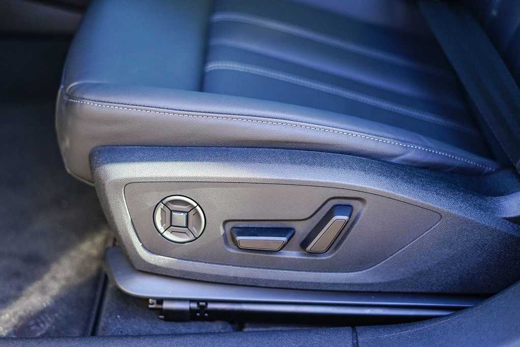 Thumbnail: 2025 Audi e-tron S - 21