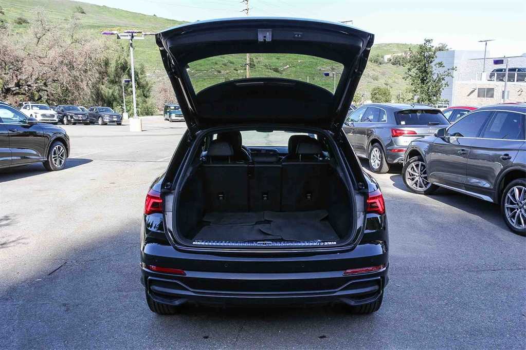 Thumbnail: 2022 Audi Q3 - 26