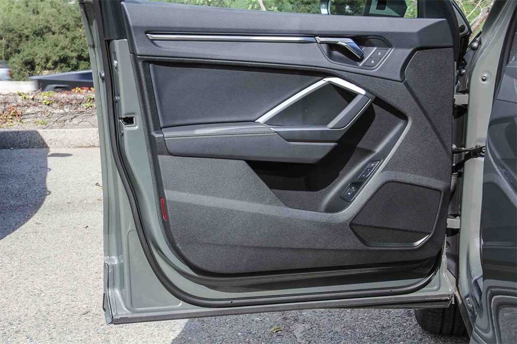 Thumbnail: 2025 Audi Q3 - 22