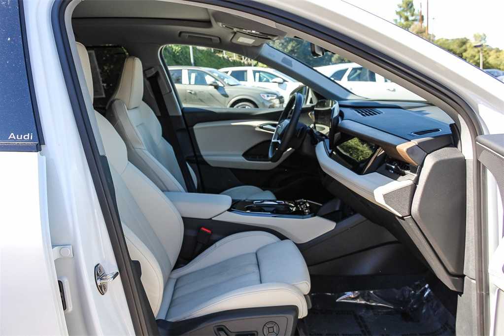 Thumbnail: 2025 Audi Q6 e-tron - 18