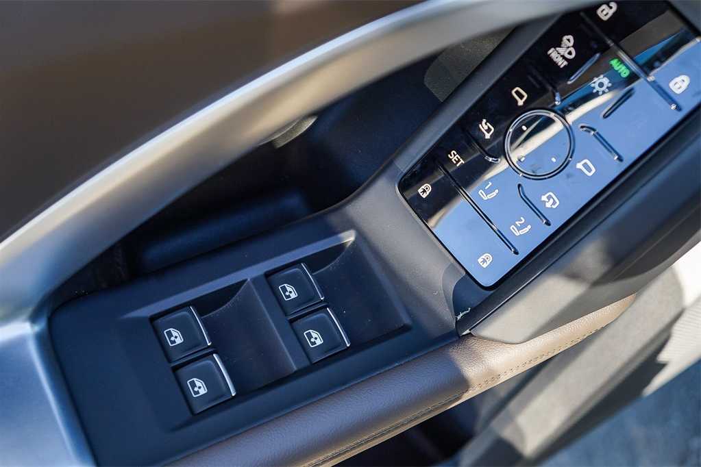 Thumbnail: 2025 Audi Q5 - 23