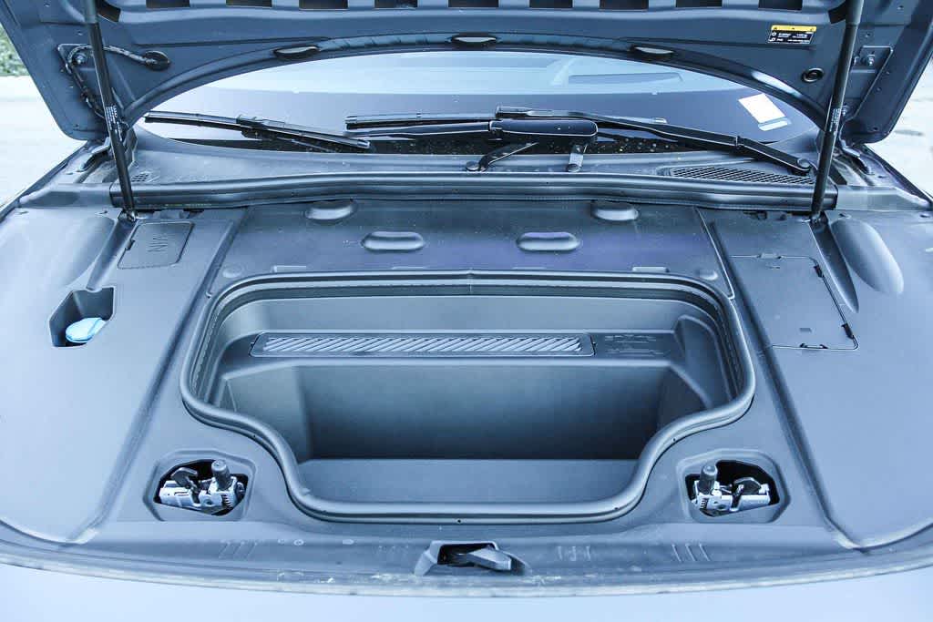 Thumbnail: 2025 Audi e-tron S - 26